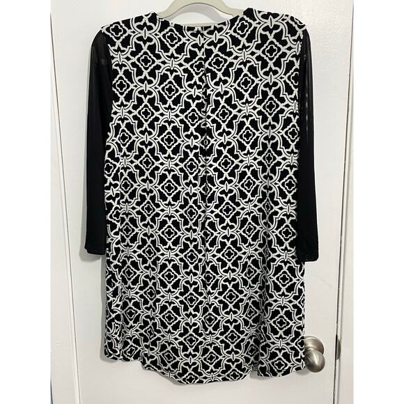 Chico’s Travelers Blouse Size 2 Large Black White Liquid Knit Sheer Sleeves - Picture 4 of 7